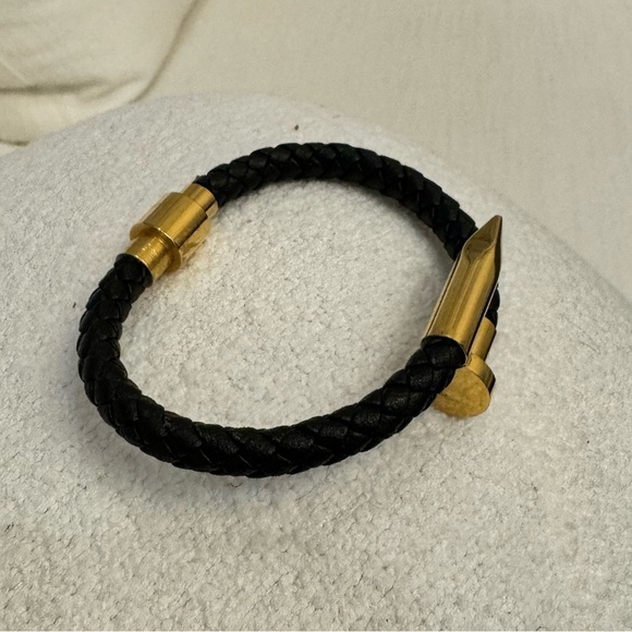 NWOT BREADED REAL LEATHER NAIL UNISEX - Picture 11 of 17